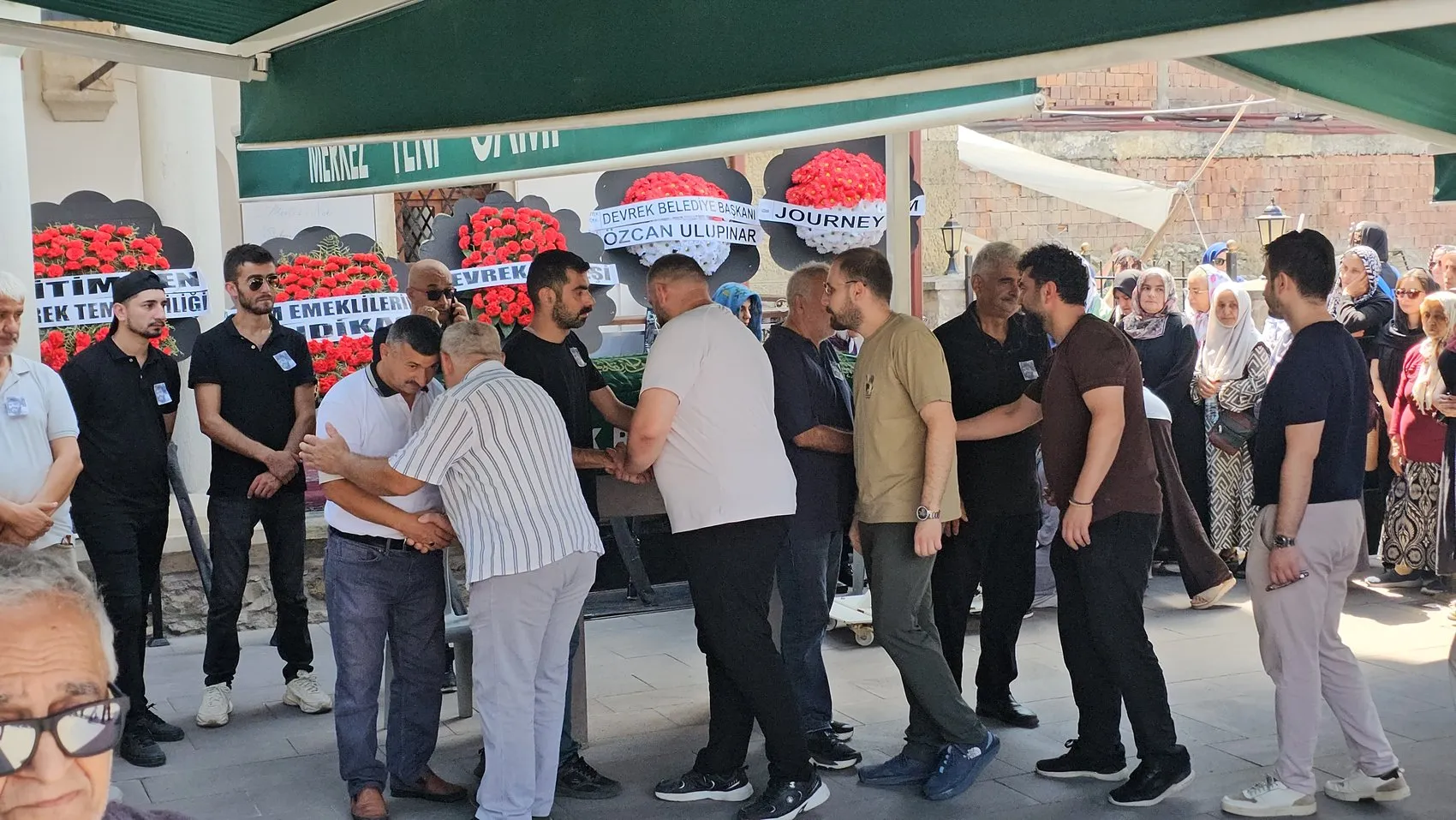Trafik kazasında kaybettiğimiz genç kameraman son yolculuğuna uğurlandı