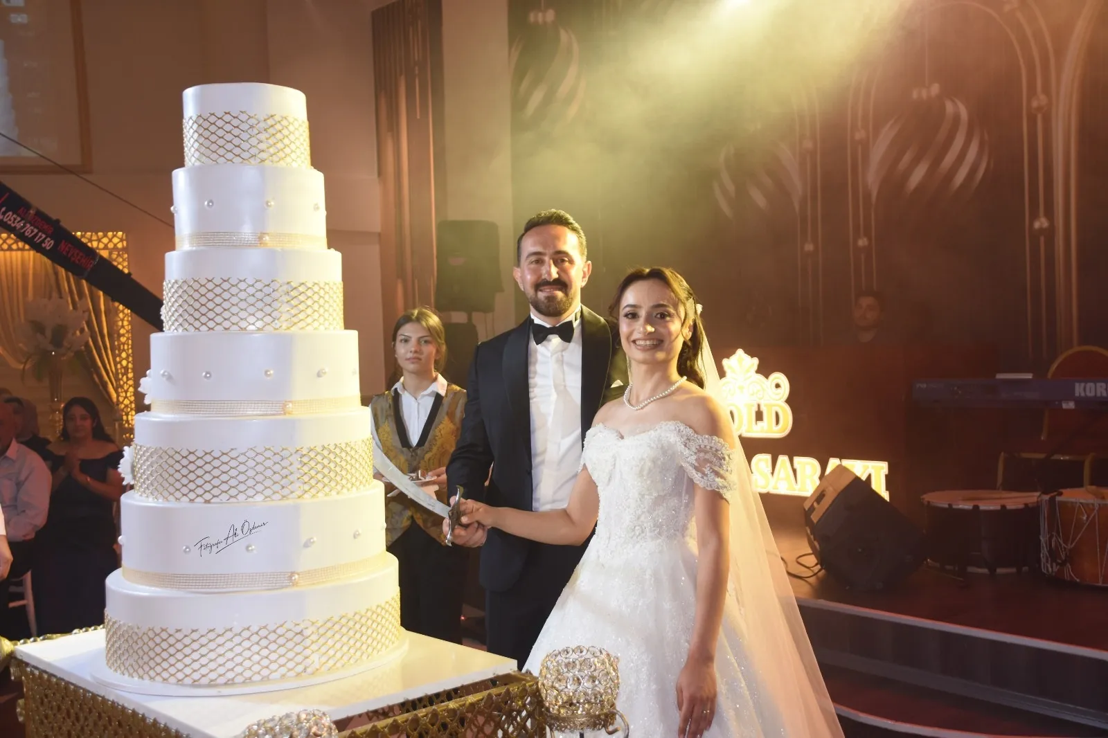 Nevşehirdeki düğünde damada hurda araba sürprizi