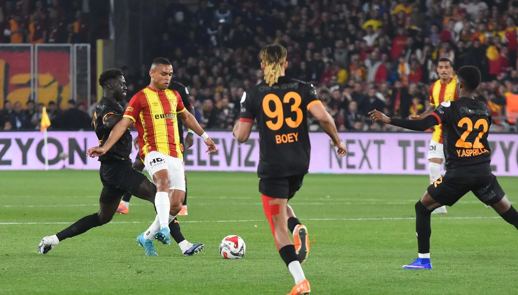 Sarı-kırmızılı kabus Göztepe, Galatasaray'a karşı 9 maçtır kazanamıyor