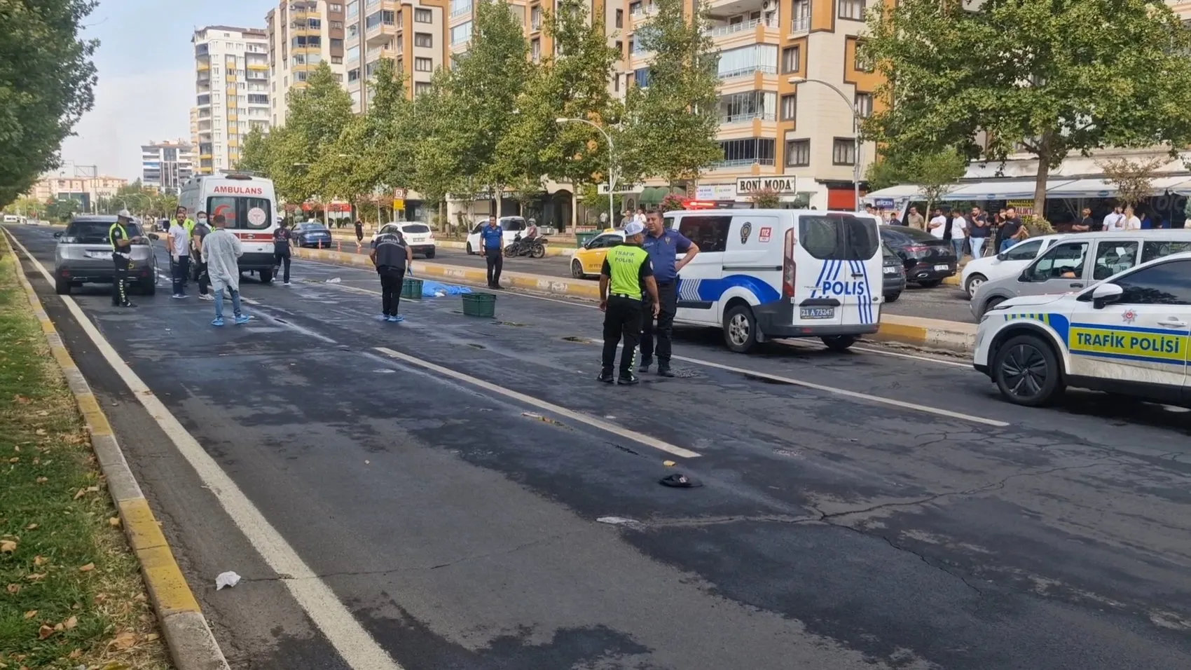 Diclekent Bulvarı'nda akşam saatlerinde acı olay: Yolun karşısına geçmek isteyen yaya kurtarılamadı
