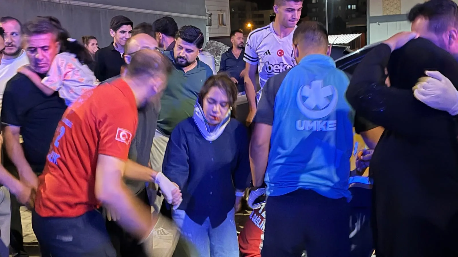 Yüksekova’da gece yarısı kaza 4 kişi hastaneye kaldırıldı
