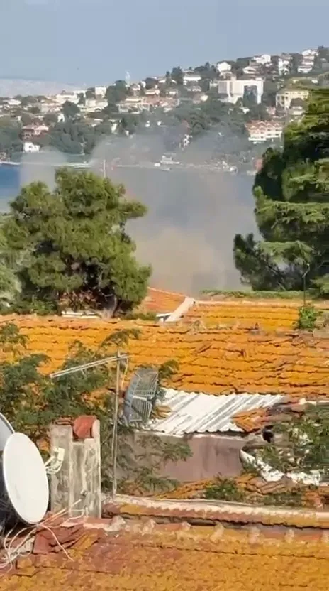Heybeliada'da askeri okul çatısında yangın paniği