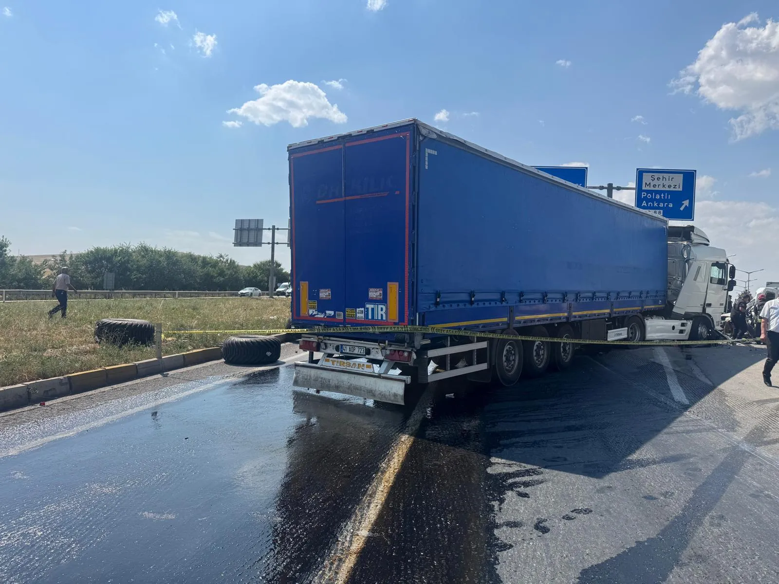 Konya Kadınhanı girişinde TIR dehşeti