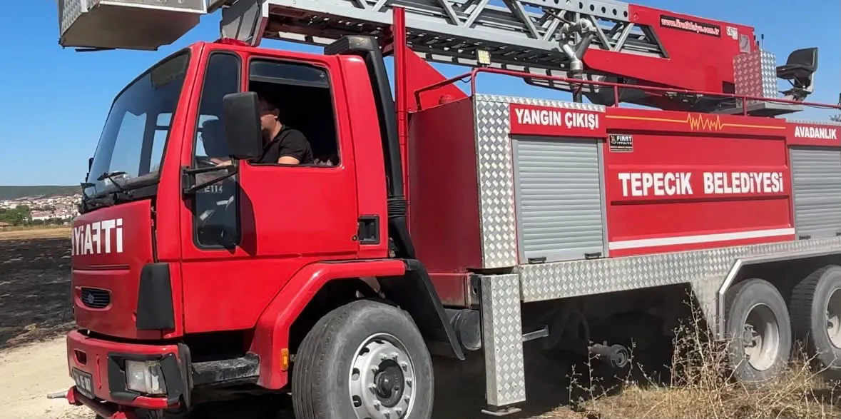 Tavşanlı’da kuru ot yangını büyümeden söndürüldü
