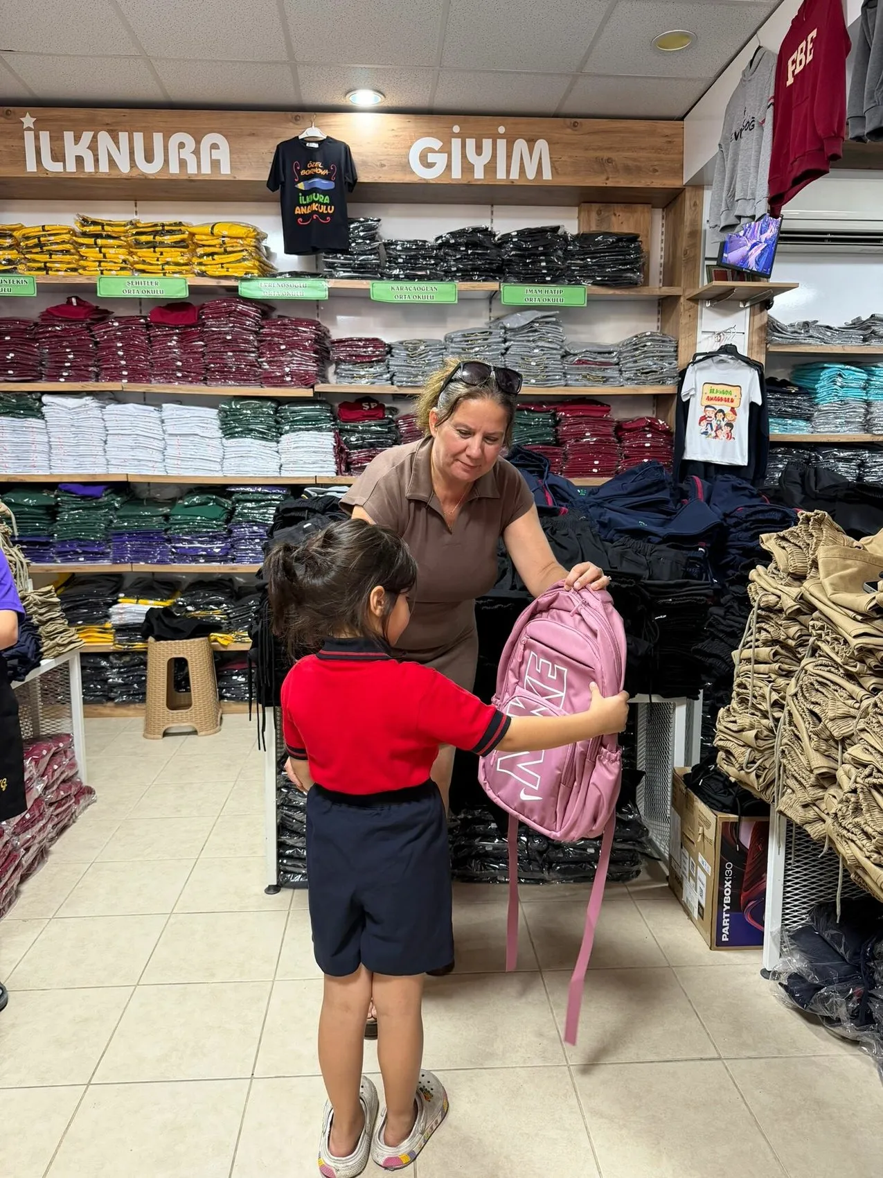 Bornova'da bir iyilik elçisi: 10 yıldır çocukların eğitim umudu oluyor