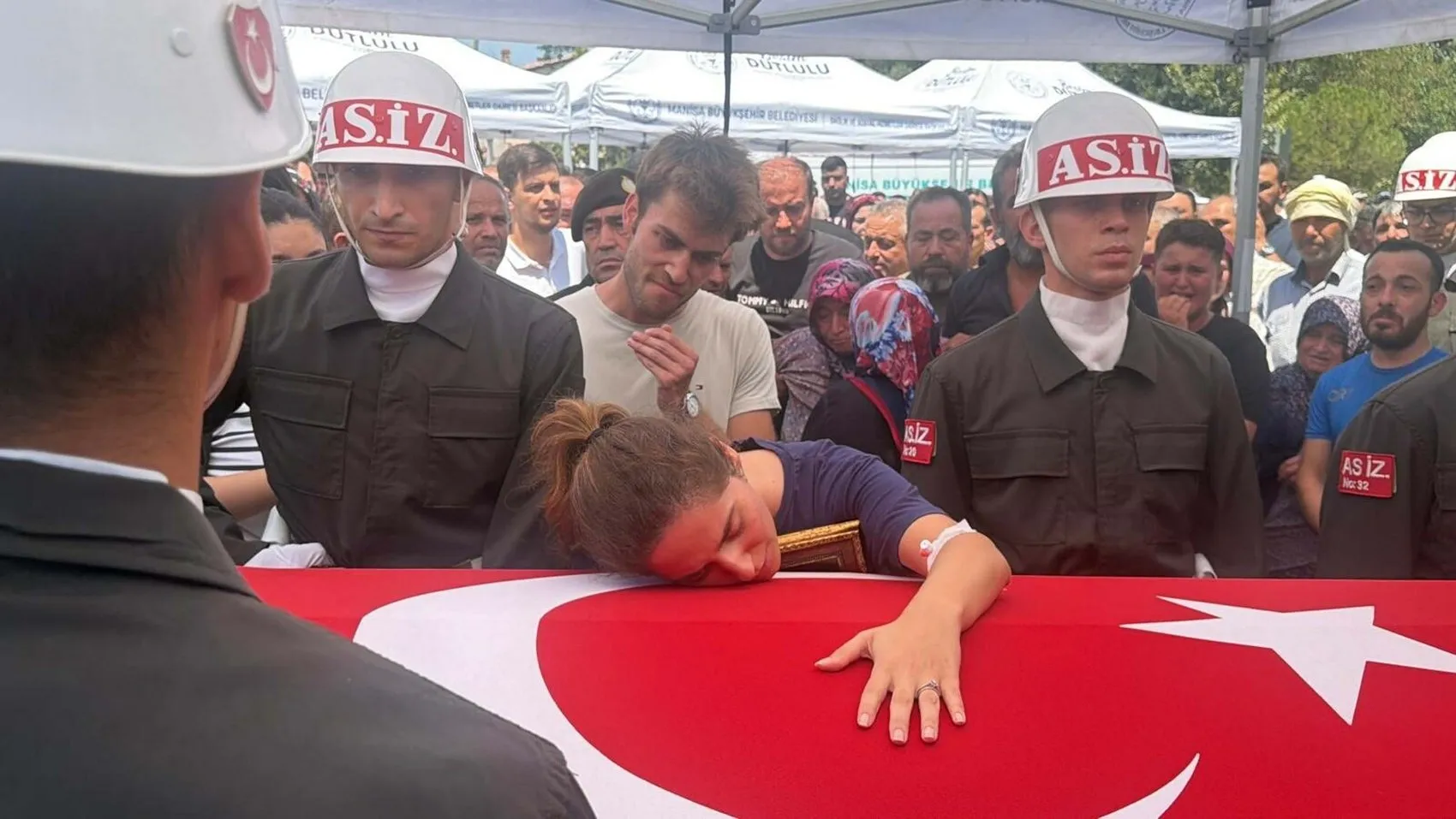 Manisa evladını gözyaşlarıyla son yolculuğuna uğurladı