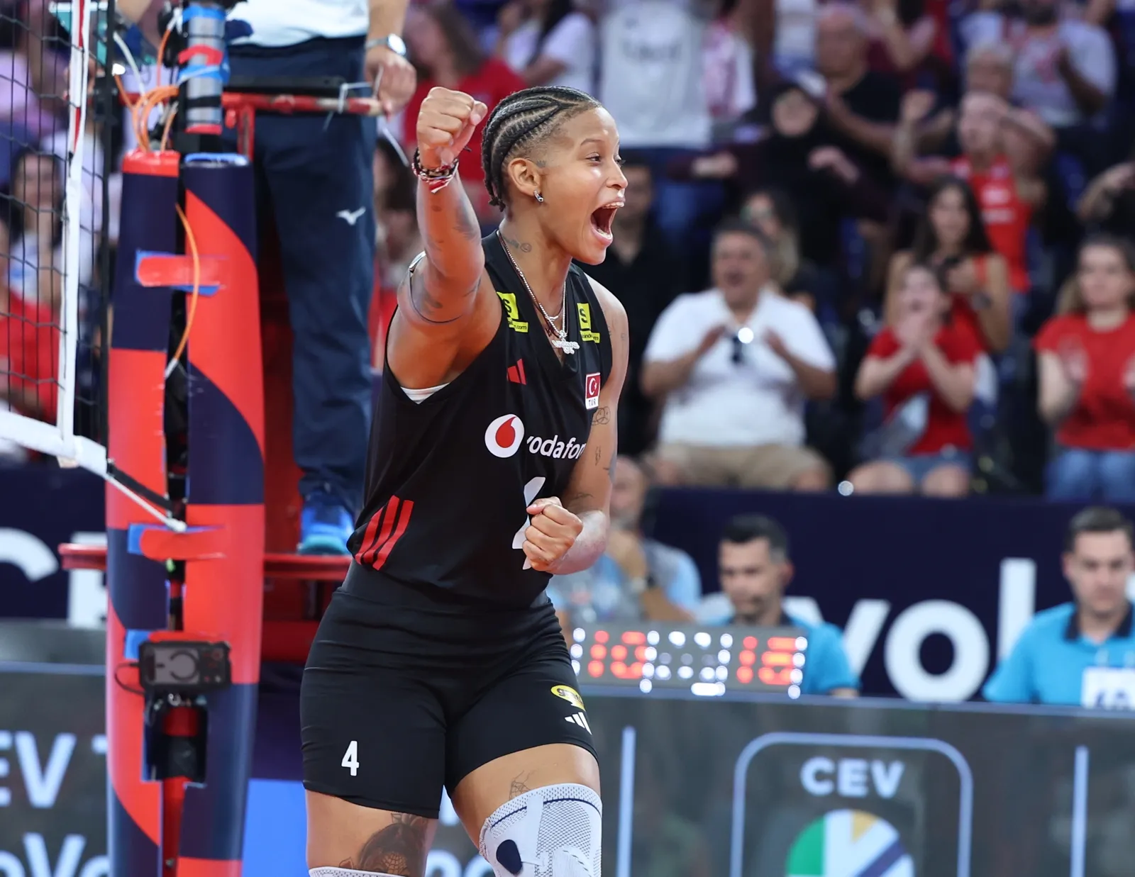 Sultanlar Slovenya'yı Devirdi, Grupta Liderlik Koltuğunda