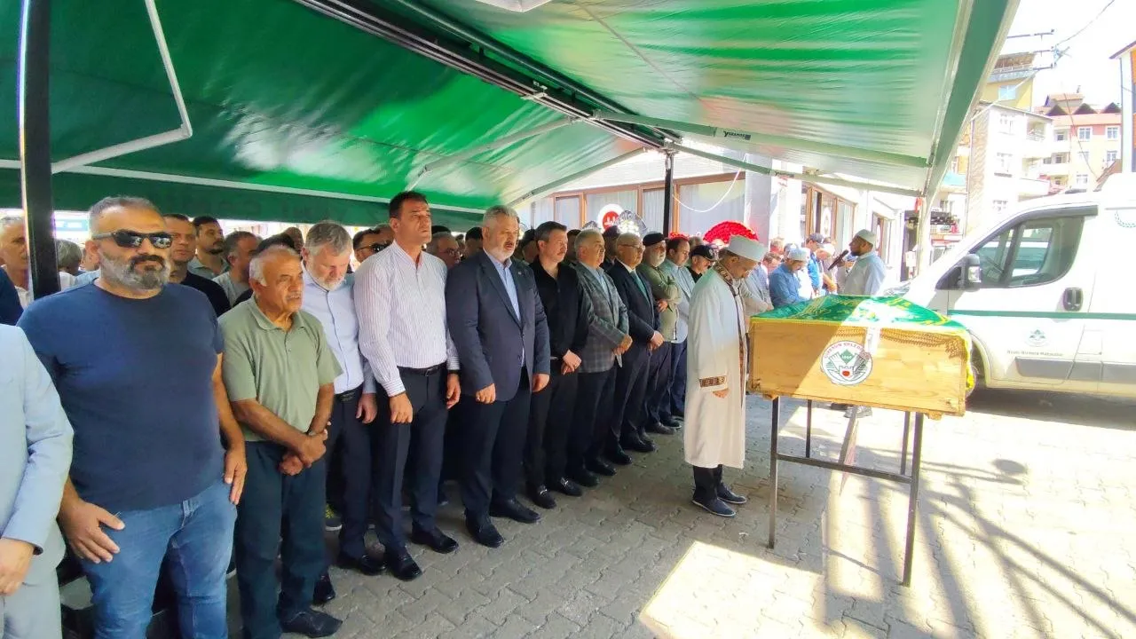 Giresun selinde hayatını kaybeden 16 yaşındaki Muhammed toprağa verildi