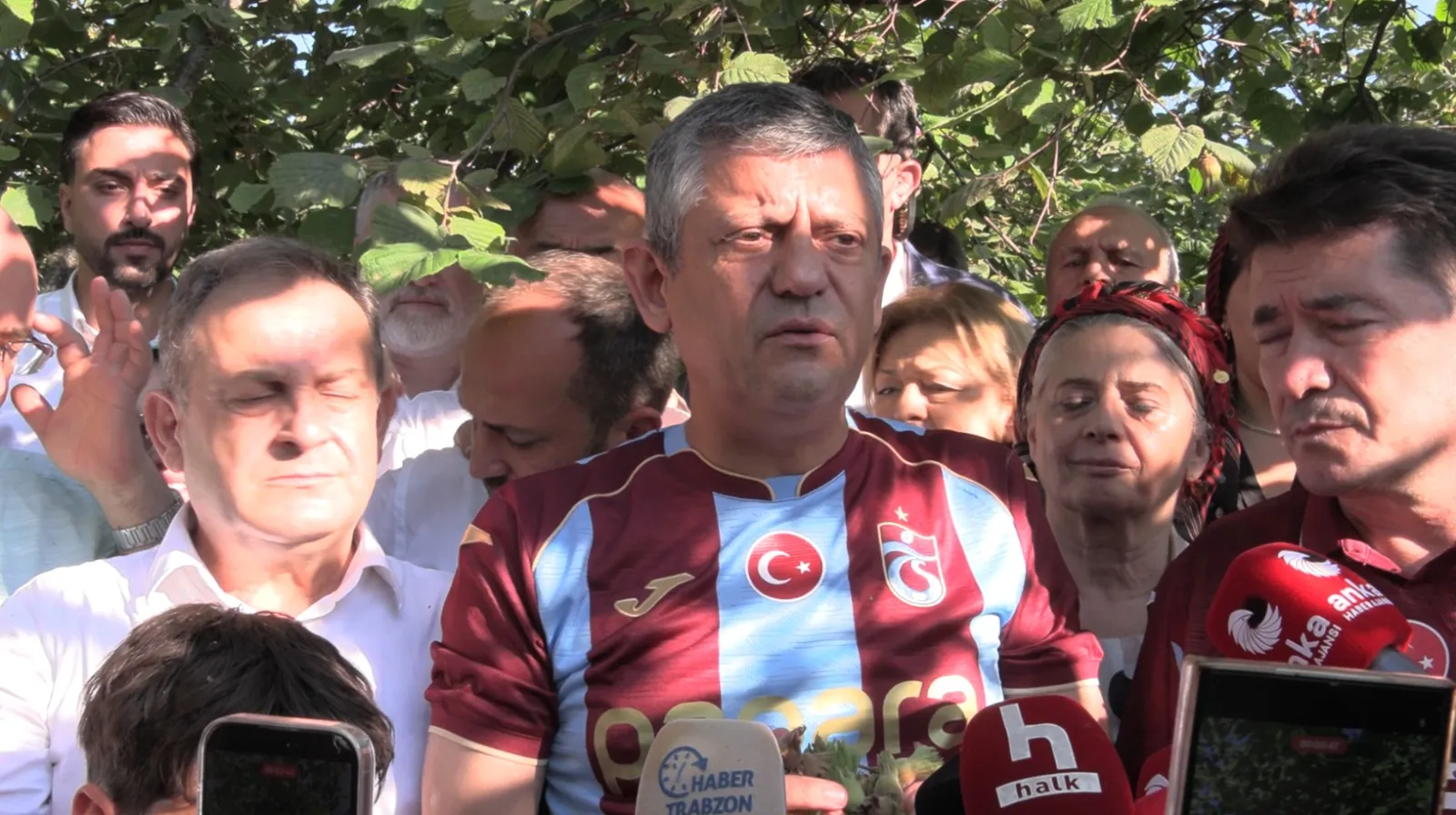 Özgür Özel fındık bahçesinde iktidar sözü verdi