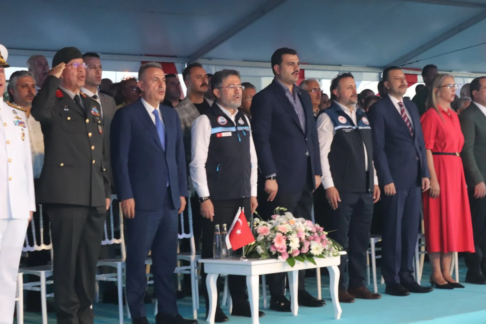 Ege'nin bereketli sularında yeni dönem: Bakan Yumaklı'dan balıkçılara 'Vira Bismillah' mesajı