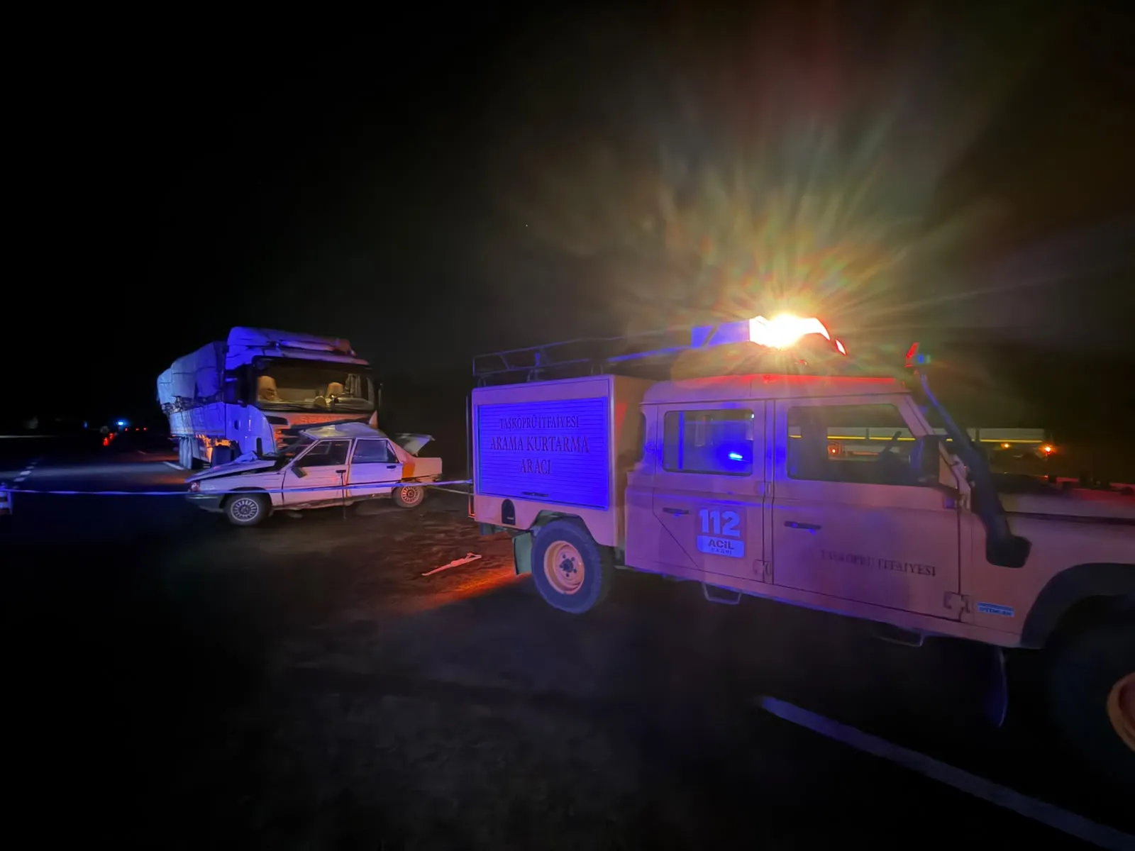 Kastamonu'da feci kaza TIR ve otomobil çarpıştı