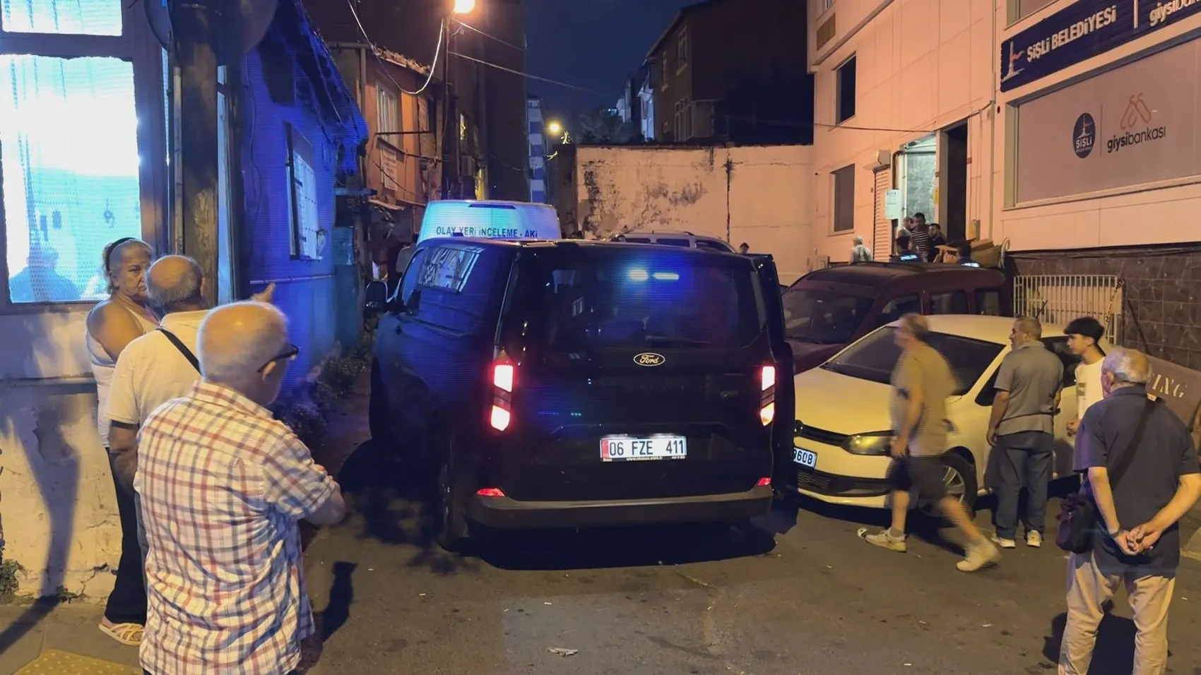 Şişli’de terk edilmiş binadan yayılan ağır koku polisi harekete geçirdi