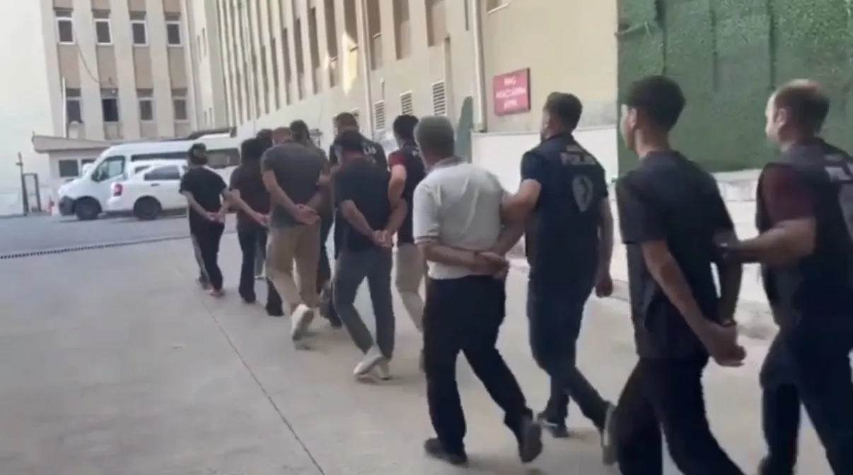 Acılı ailelere siber şantaj yapan şebeke çökertildi