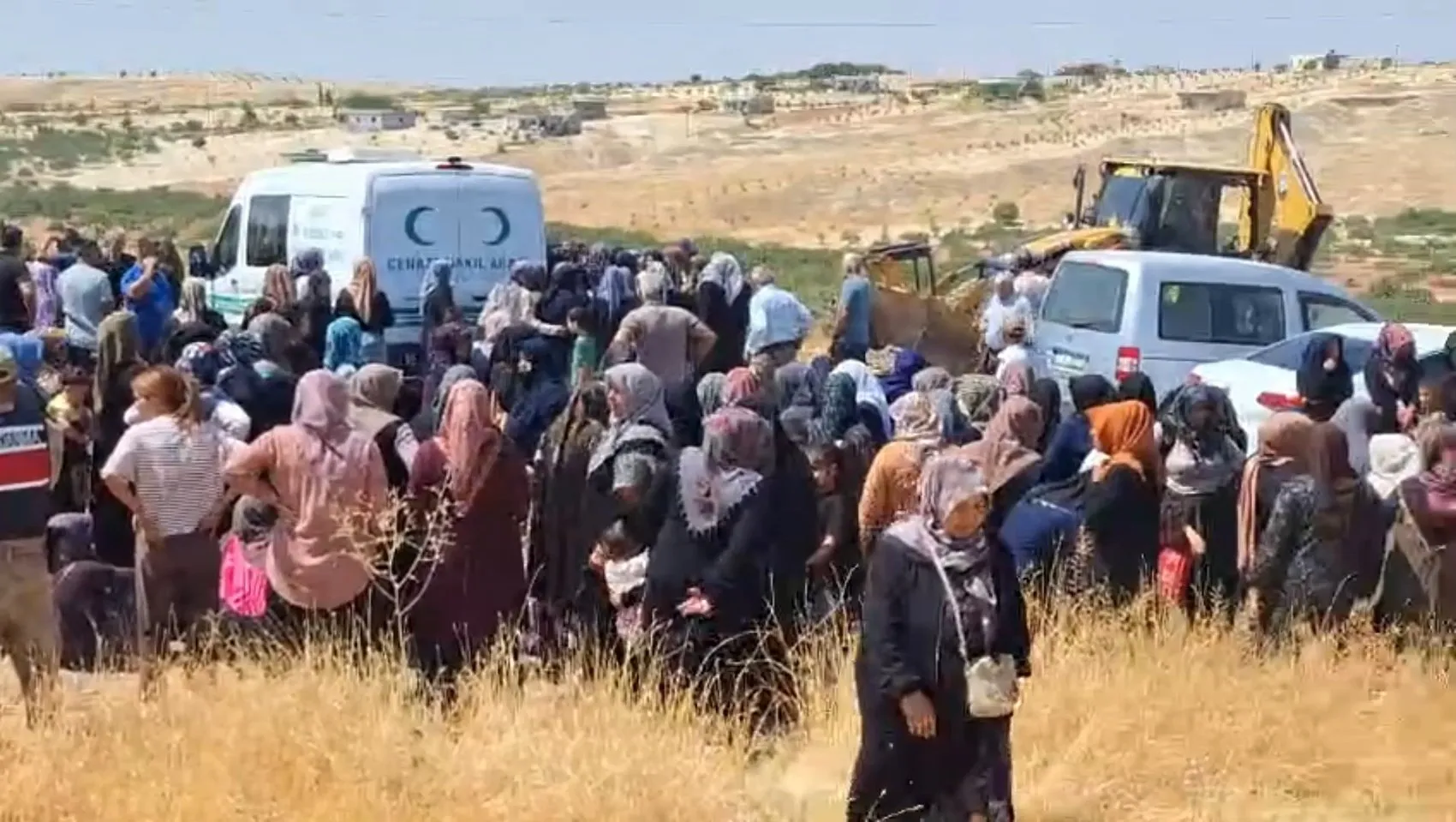 Şanlıurfa yolunda kiralık araçla kaza yapan üç kuzen toprağa verildi