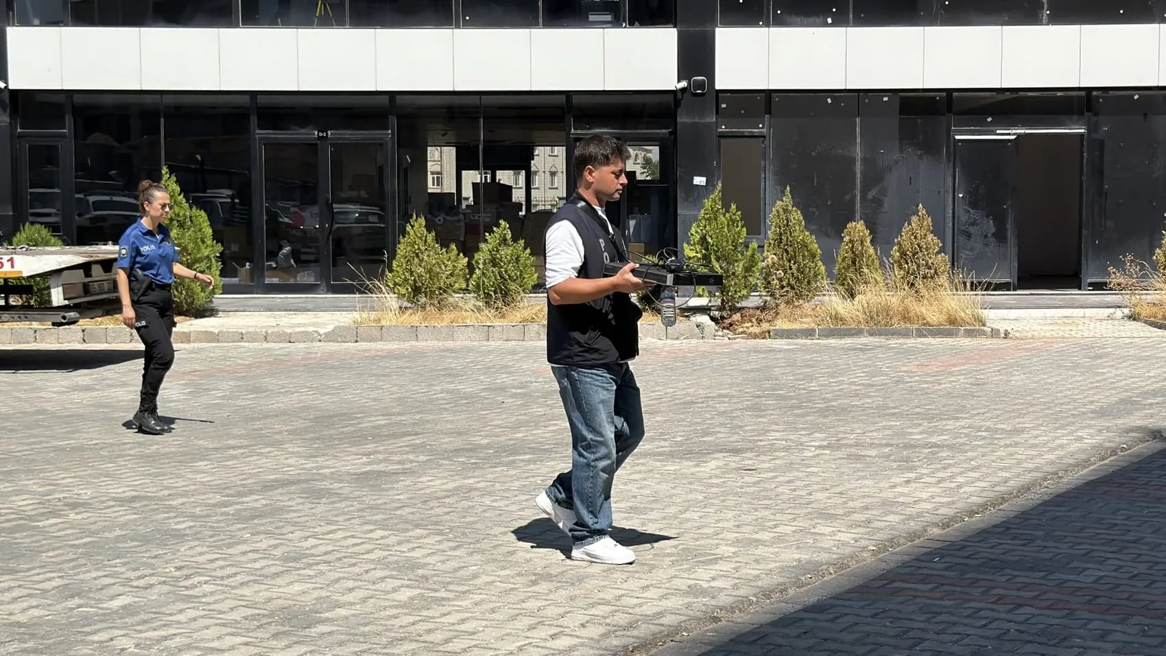 Diyarbakır'daki plazada gece yangını Hasar sabah ortaya çıktı
