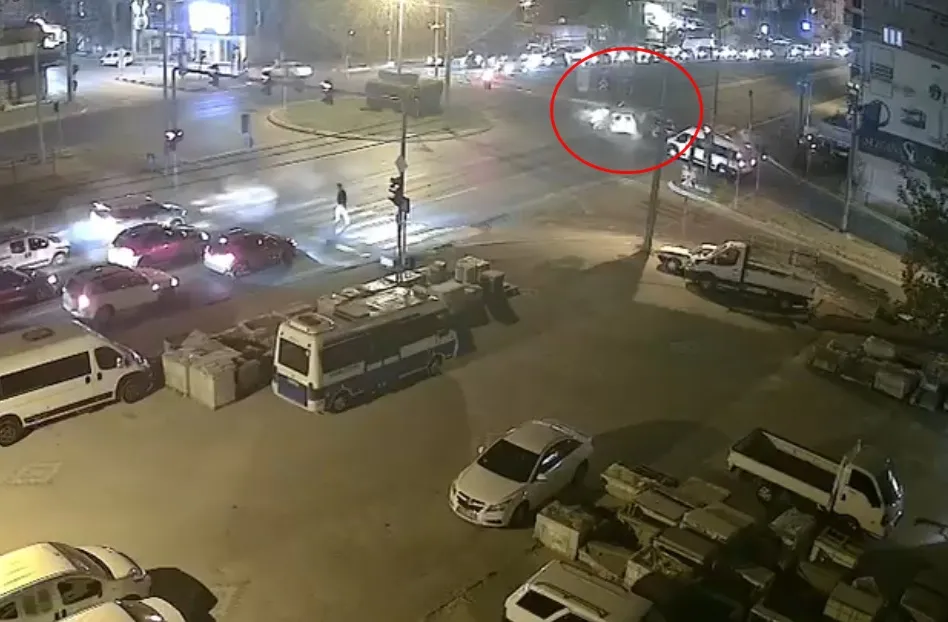 Orhangazi kavşağında kırmızı ışık ihlali faciaya yol açtı