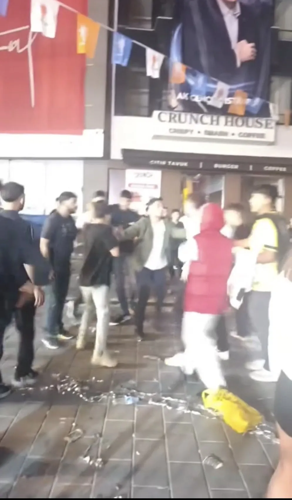 Kasımpaşa'da rap konseri kana bulandı: Eğlence yerini arbedeye bıraktı