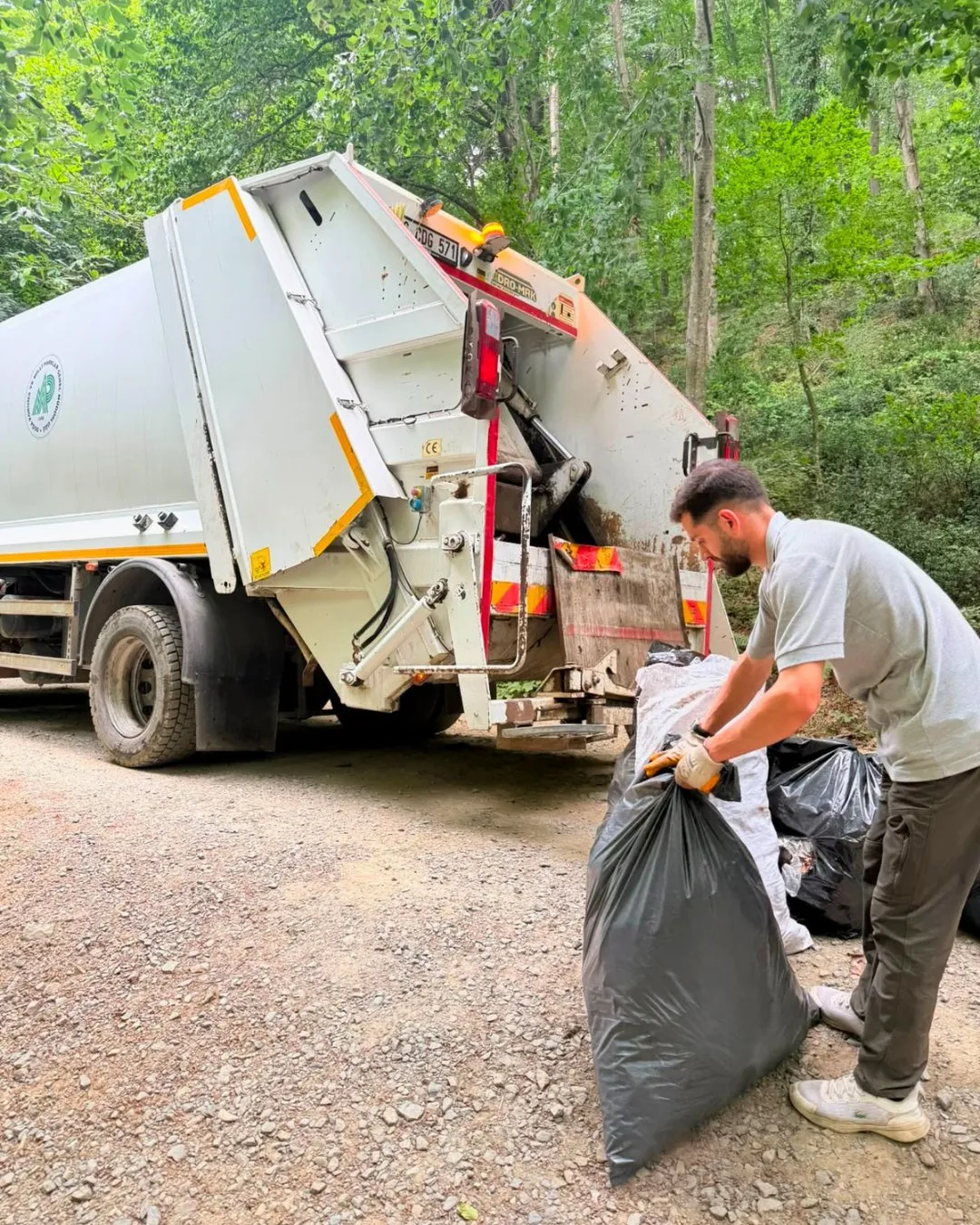 Belgrad Ormanı'ndaki çöp krizine ekipler müdahale etti