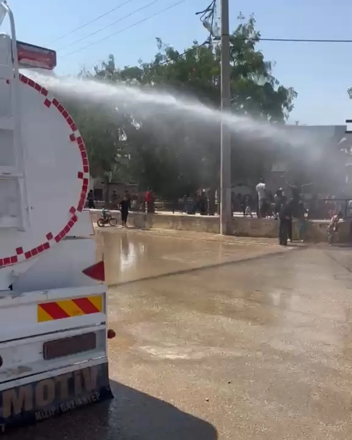 40 derecede serinlemenin en eğlenceli yolu Muhtar abi ve su tankeri