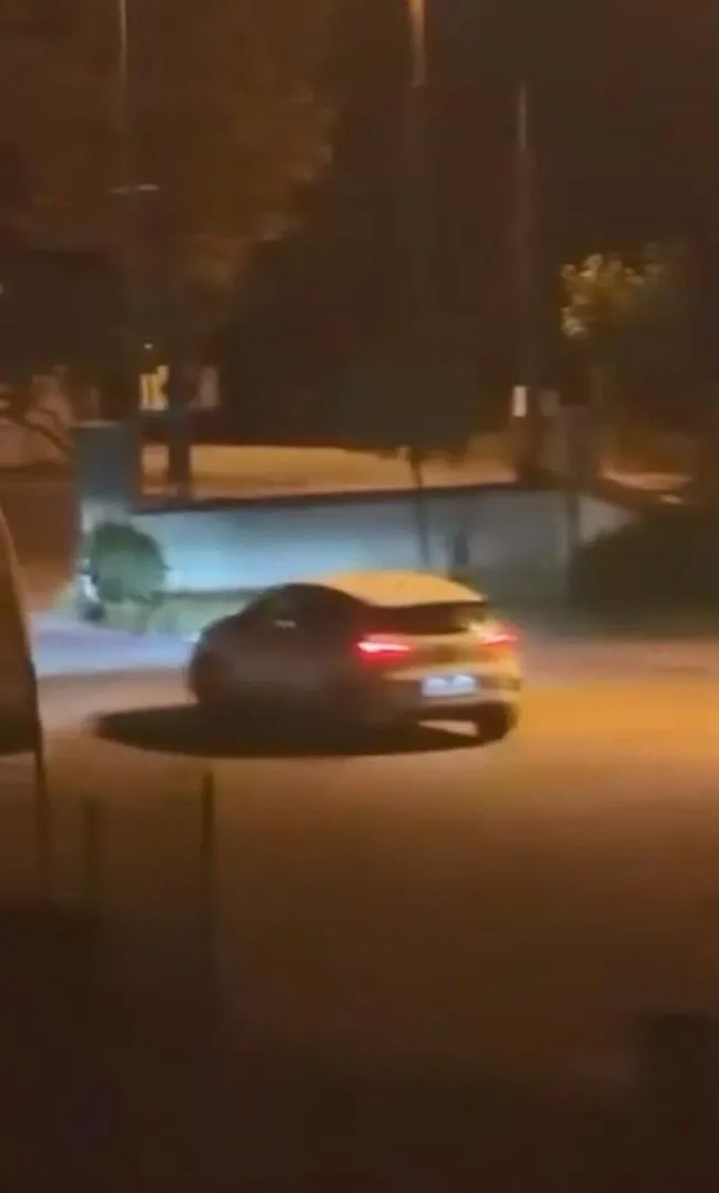 Bahçeşehir'de yürürken otomobilden açılan ateşle yaralandı