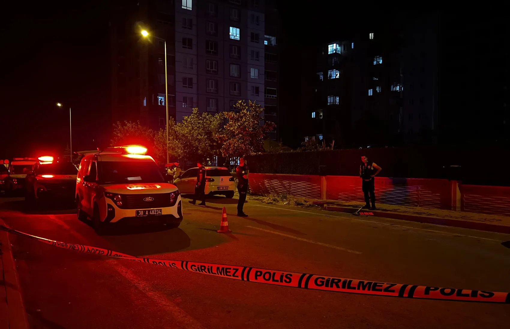 Kayseri'de piknik dönüşü dehşeti Yoldan geçen çift vuruldu