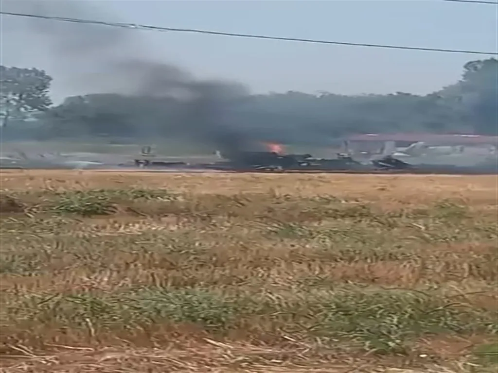 Yalova'da düşen F-16 savaş uçağının kaza anı görüntülendi
