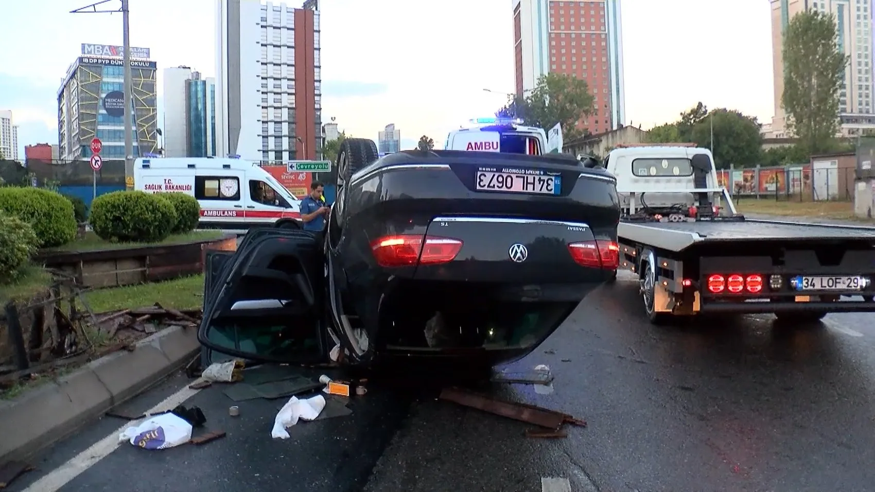 Küçükbakkalköy'de sabah kazası Otomobil takla attı, 2 yaralı