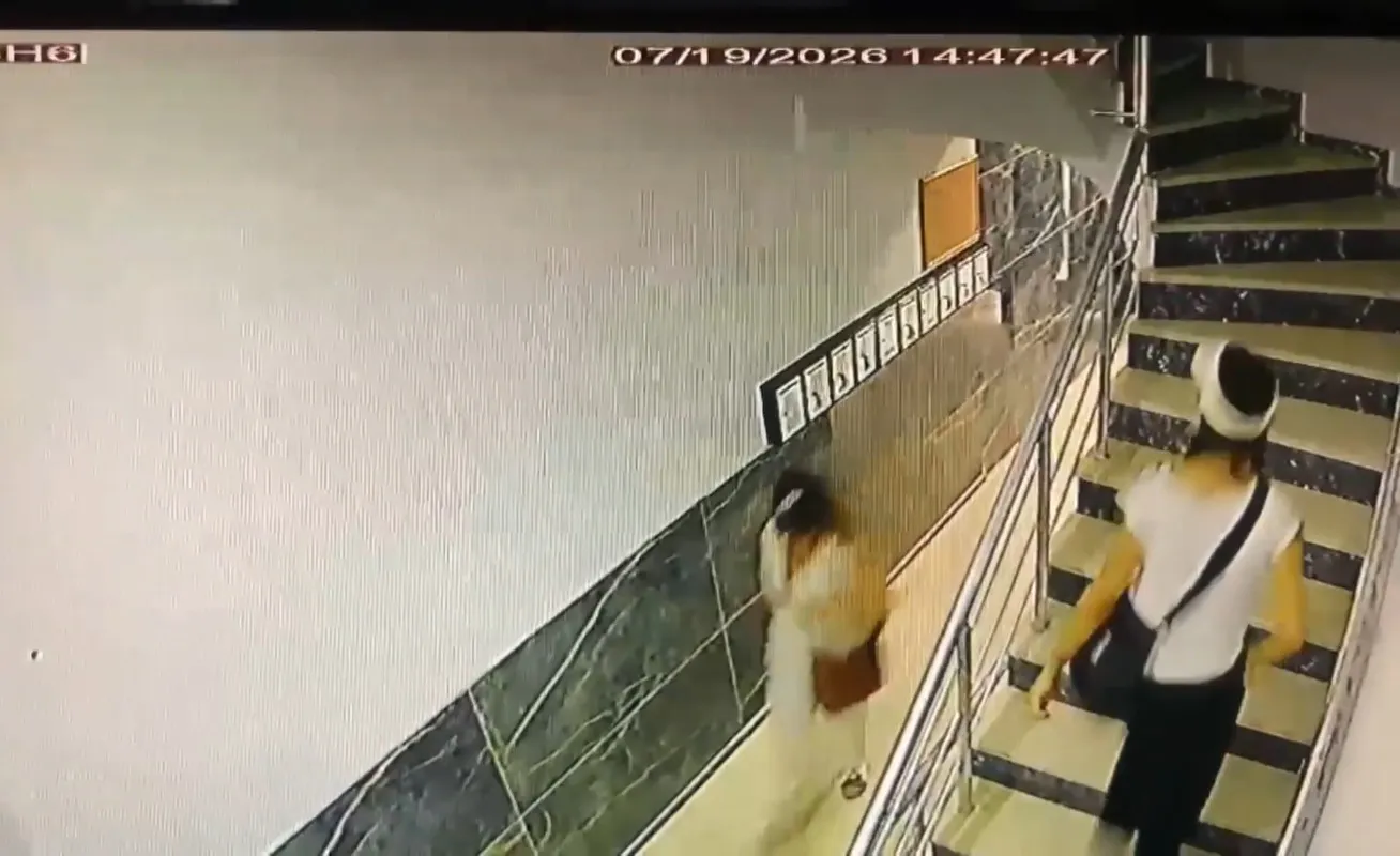 Zeytinburnu'nda kapı kilidini kıran hırsızlar yakalandı