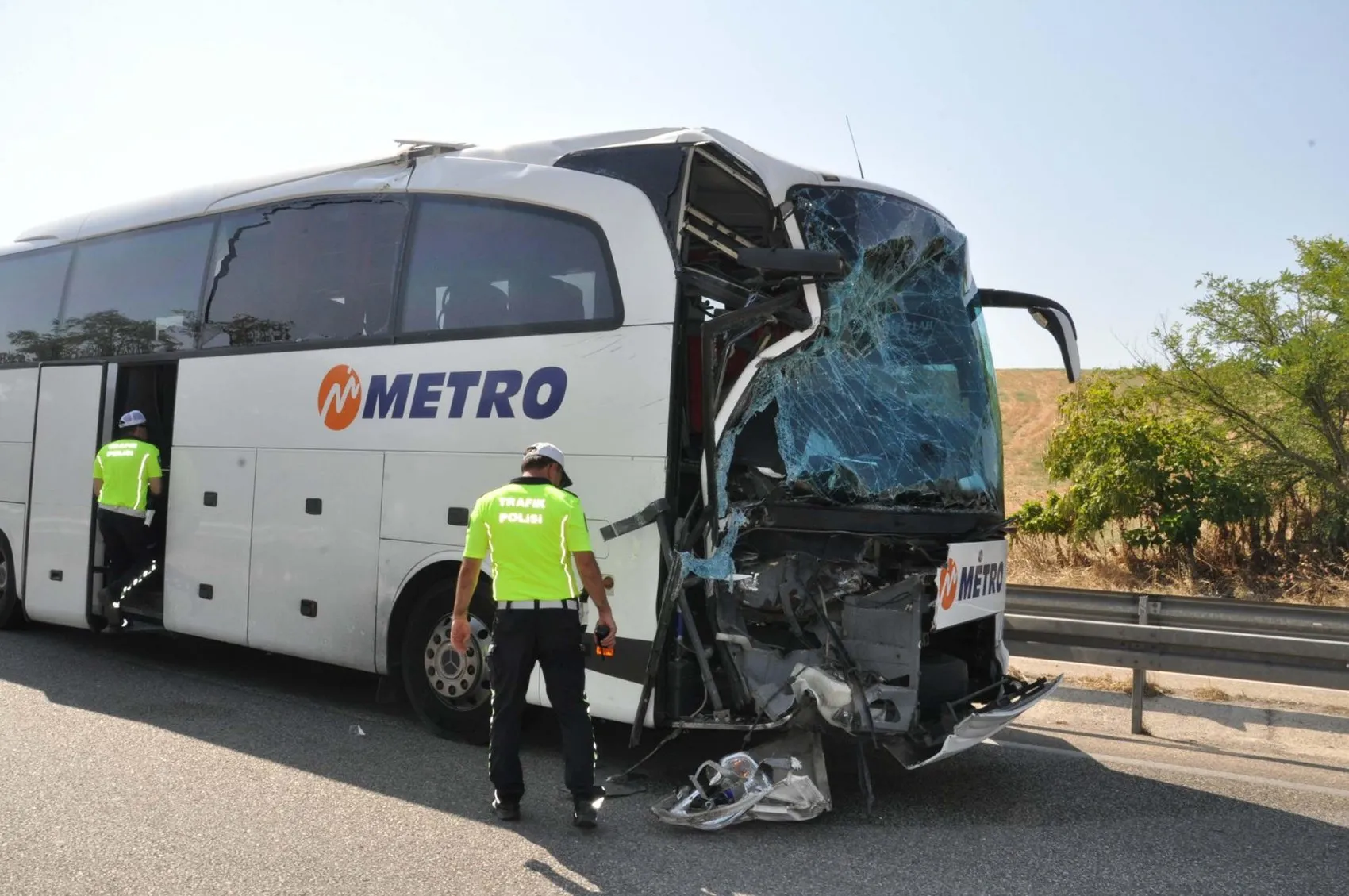 Manisa Salihli yolunda otobüs kazası 1 kişi hayatını kaybetti