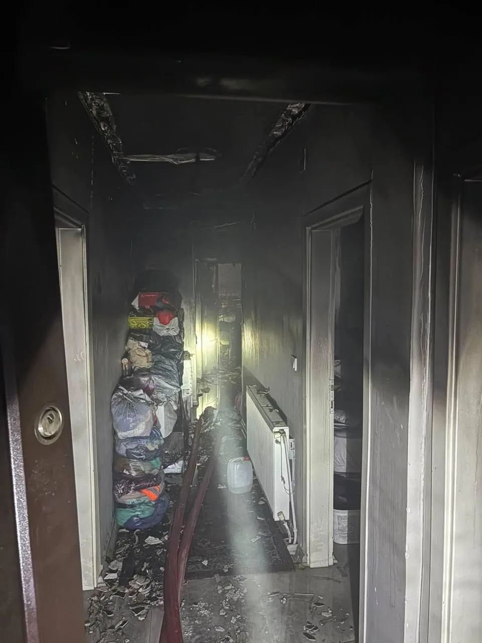 Hatay'da apartman dairesini saran alevler paniğe neden oldu?