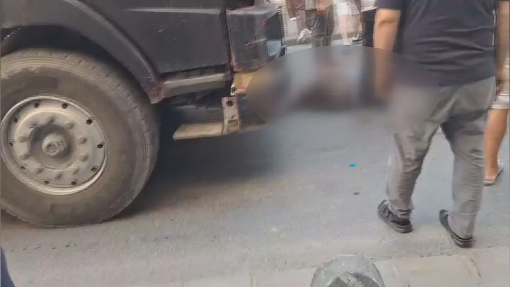 Küçükçekmece'de hafriyat kamyonu dehşeti