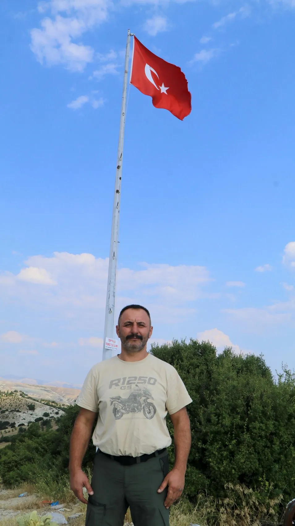 Avşar Tepe'deki bayrağa kurşun attılar, sporcular isyan etti