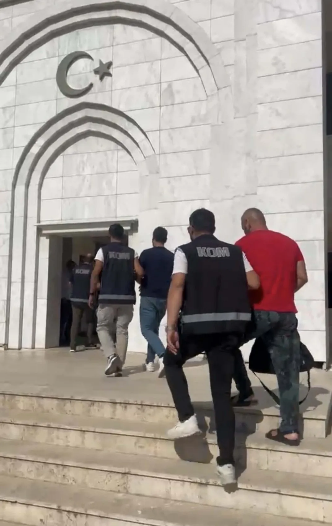 Milas’ta haraç vermeyenleri kurşun yağmuruna tutan çete çökertildi