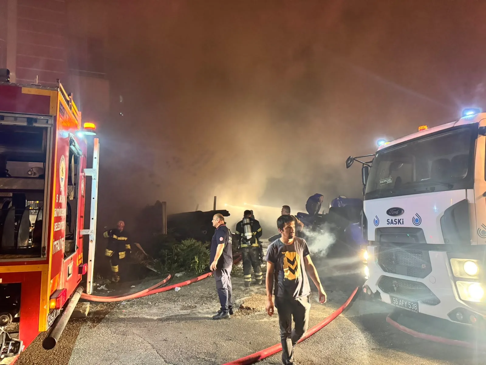 Samsun Salıpazarı’nda gece çıkan depo yangını korkuttu