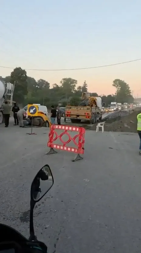 Arnavutköy'de yol çalışması taksiyi yuttu