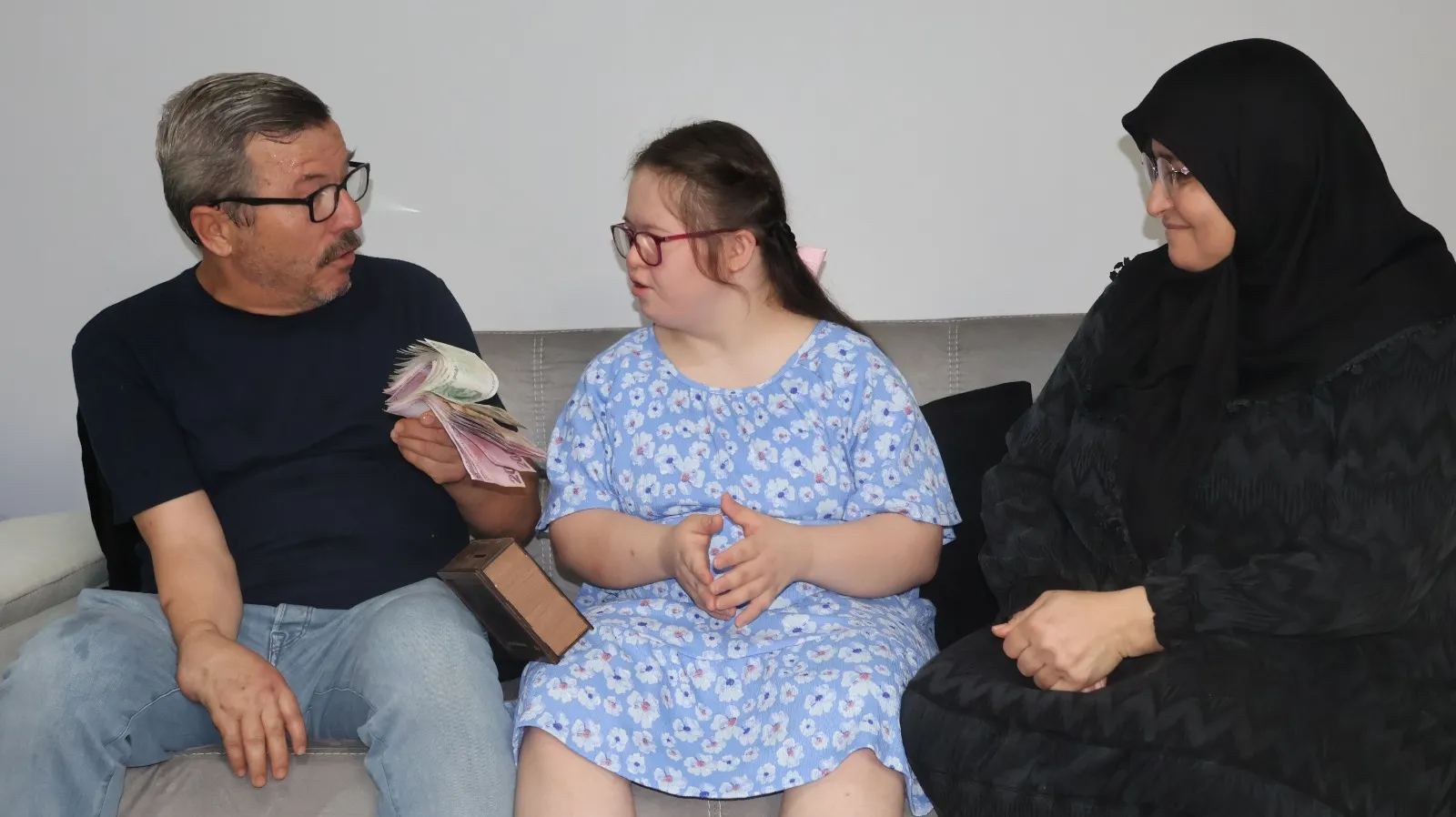 14 yaşındaki Hüma rüyasında gördüğü Kabe’ye gitmek için para biriktiriyor