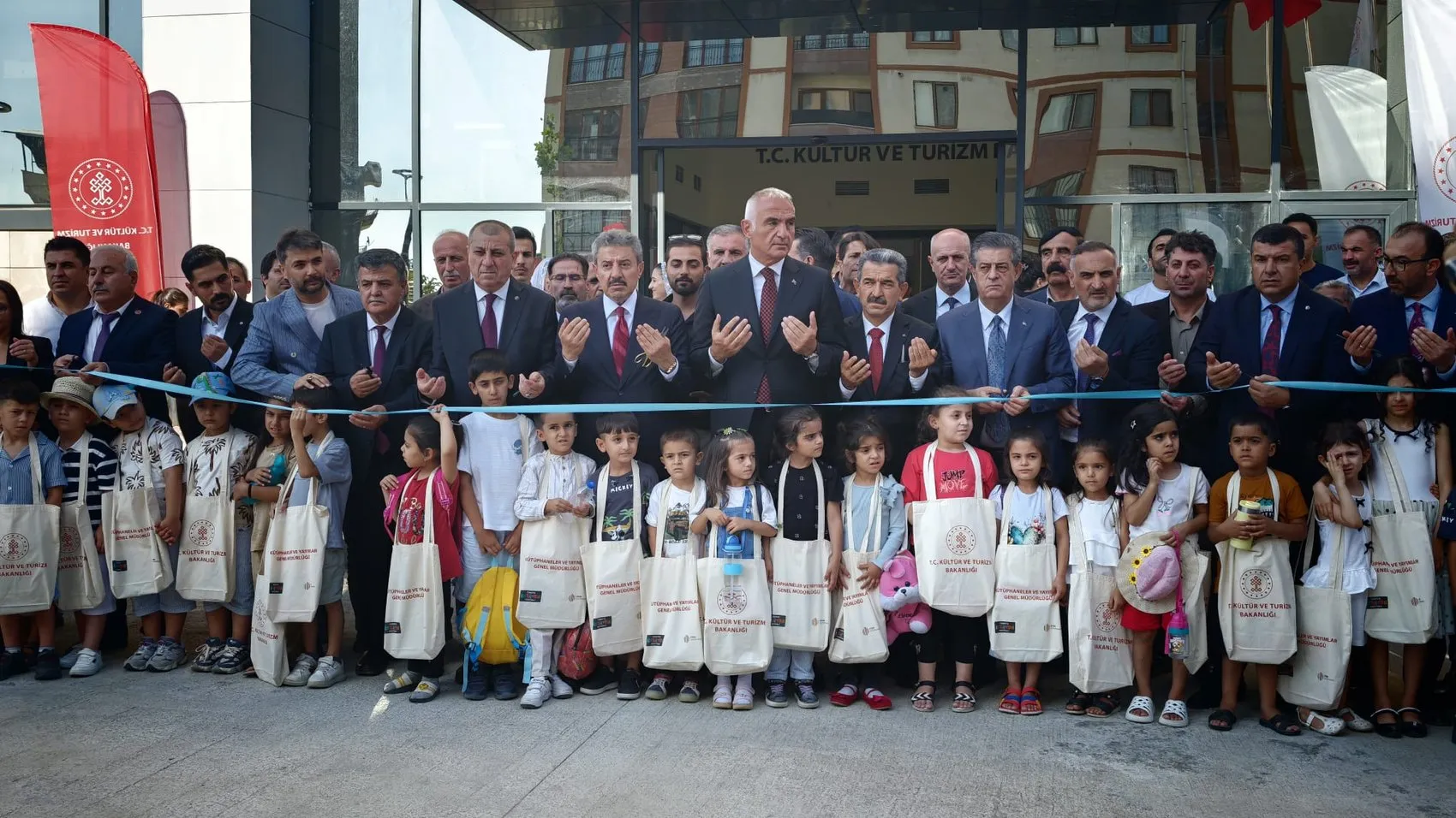 Şırnak dev kütüphanesine kapılarını açtı