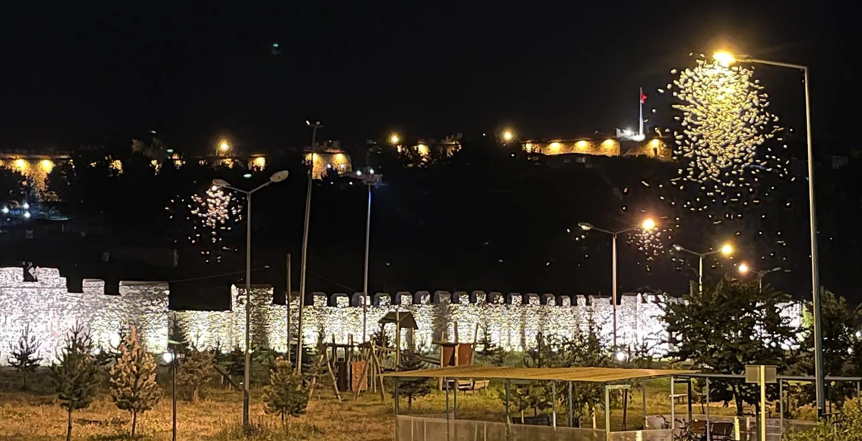 Ardahan'da beyaz kelebeklerin ışıkla imtihanı