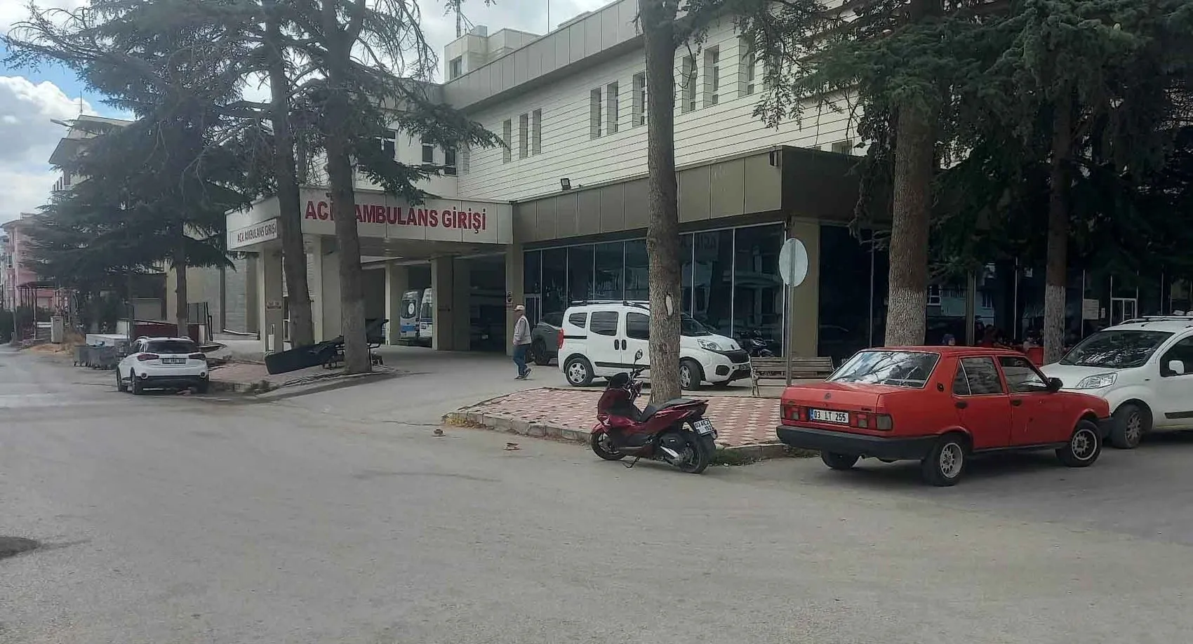 Sandıklı'da bıçaklı kavgada 17 yaşındaki genç hayatını kaybetti, babası yaralı