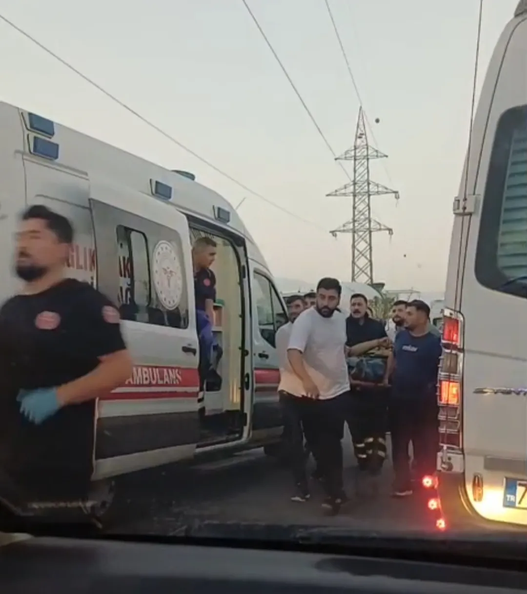 Batman yolunda iki minibüs çarpıştı dokuz kişi yaralandı