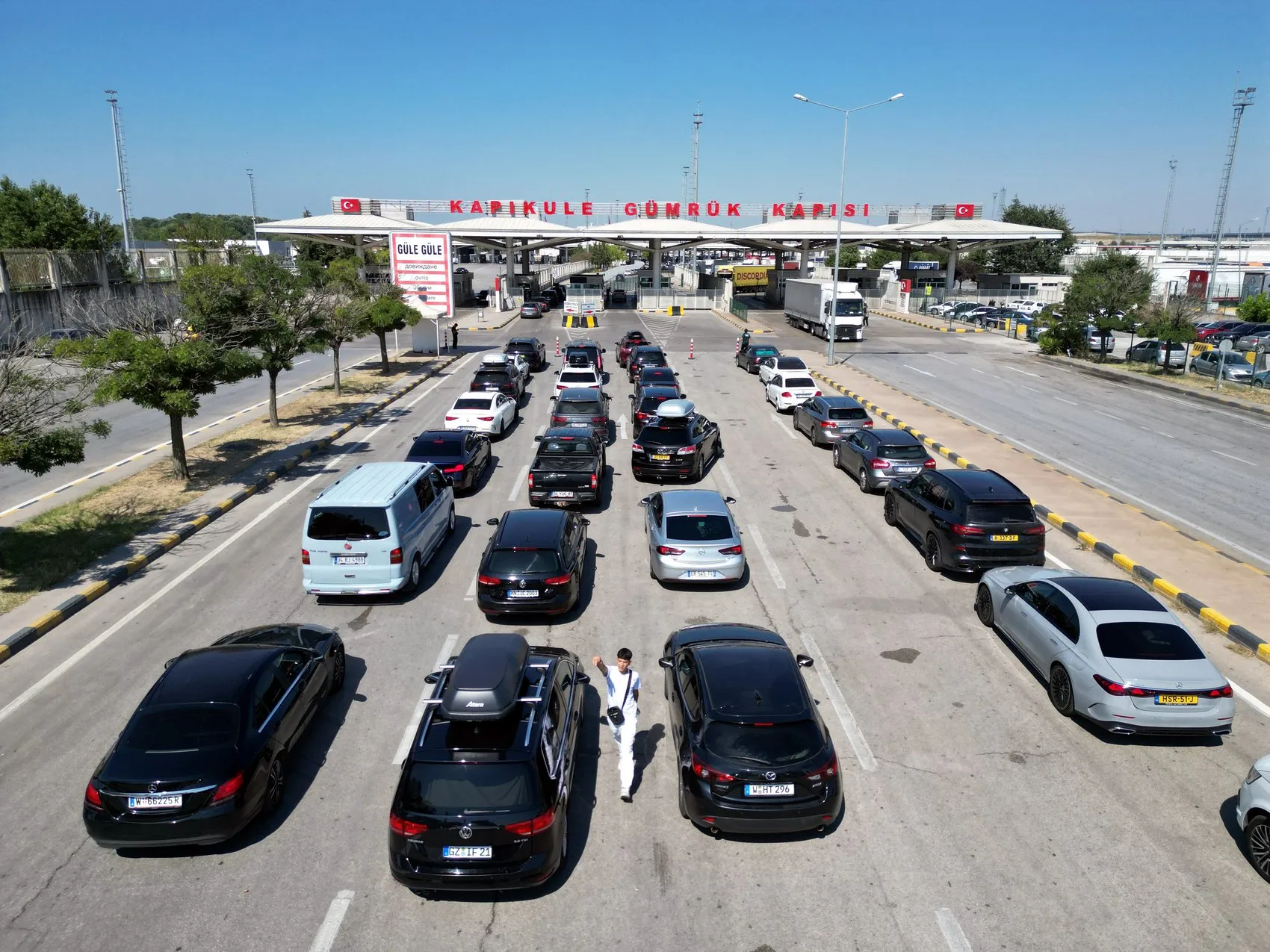 Kapıkule'de veda vakti Gurbetçilerin dönüş yolculuğu başladı