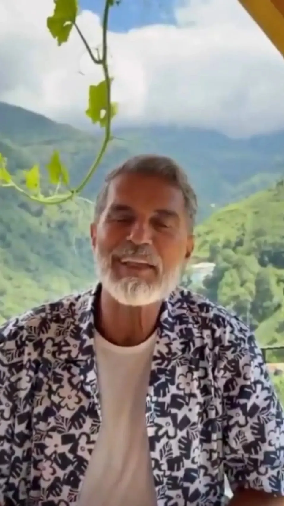 Yaşar Alptekin şalvar, cübbe ve sarıklı imajından vazgeçti! Eleştiri yağınca açıkladı 1