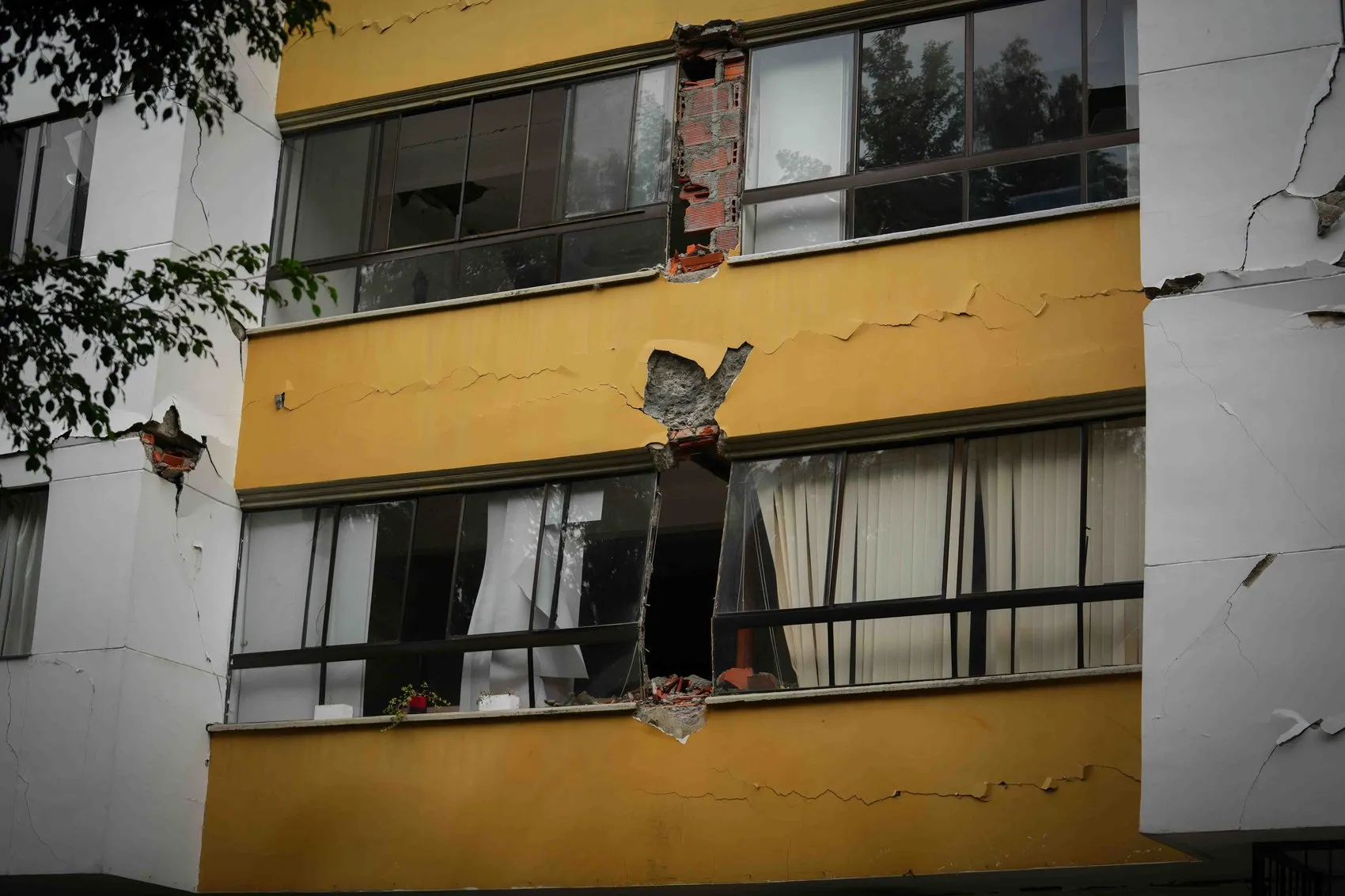 Kolombiya’da 7.4 büyüklüğündeki depremin bilançosu ağırlaşıyor