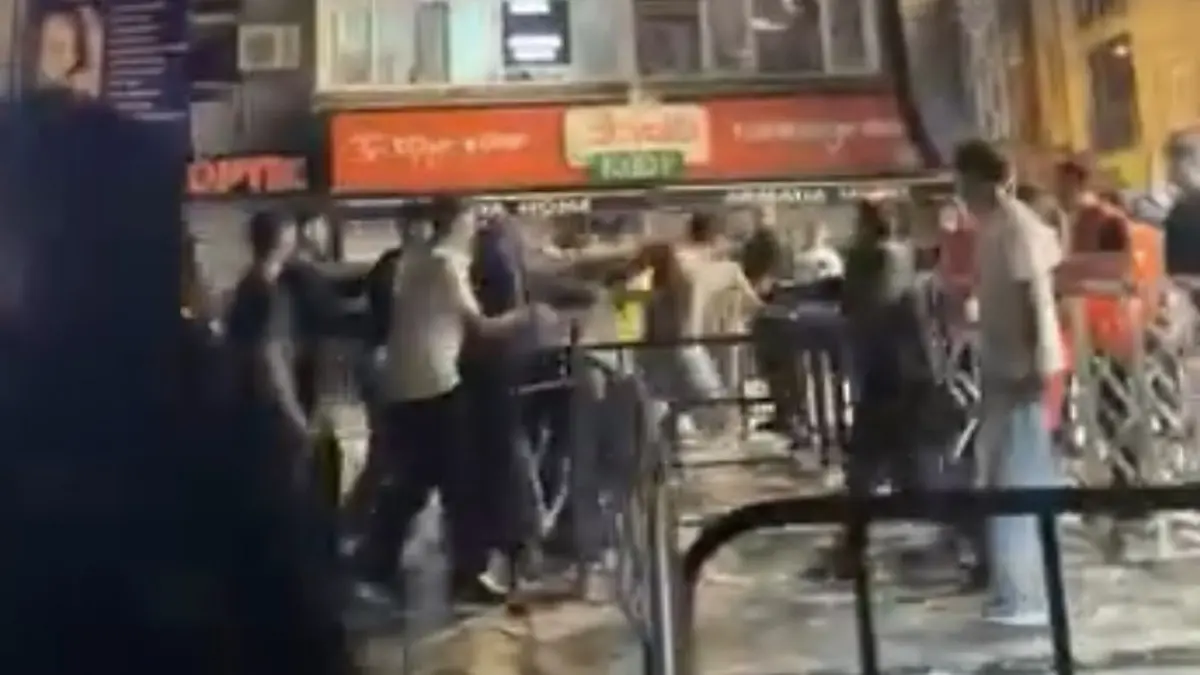 Rapçi Poizi nin konseri karıştı! Tekme ve yumruklu kavga kamerada 1