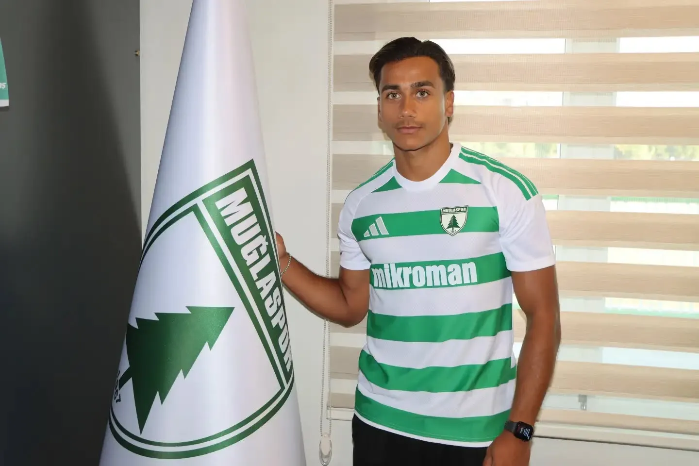 Muğlaspor'da Oğuzhan da imzayı attı