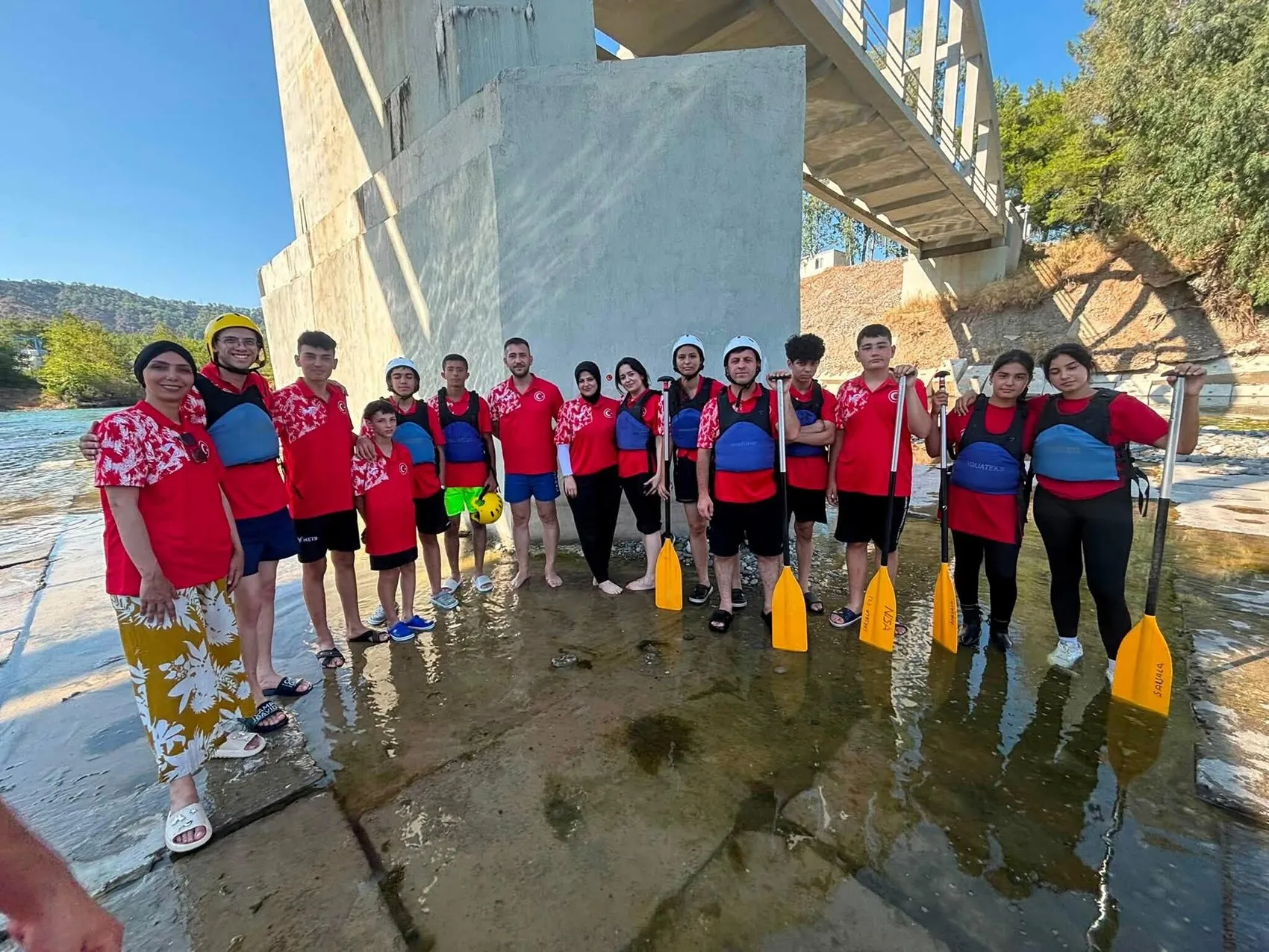Dalamanlı öğrencilerin rafting başarısı teknoloji bağımlılığını bitirdi