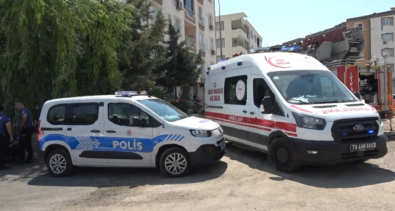 Kilis'te iki ayrı yangın 3 kişi hastanede, ev küle döndü