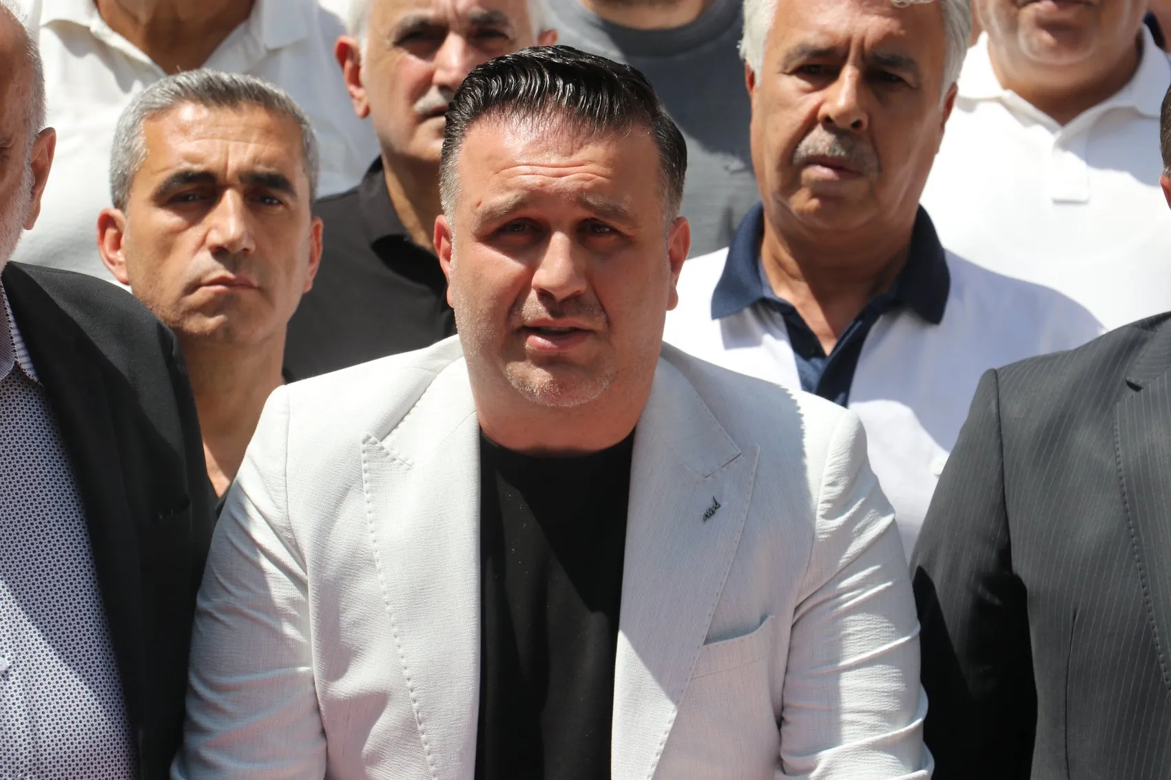 Diyarbakır kuyumcuları kepenkleri indirdi