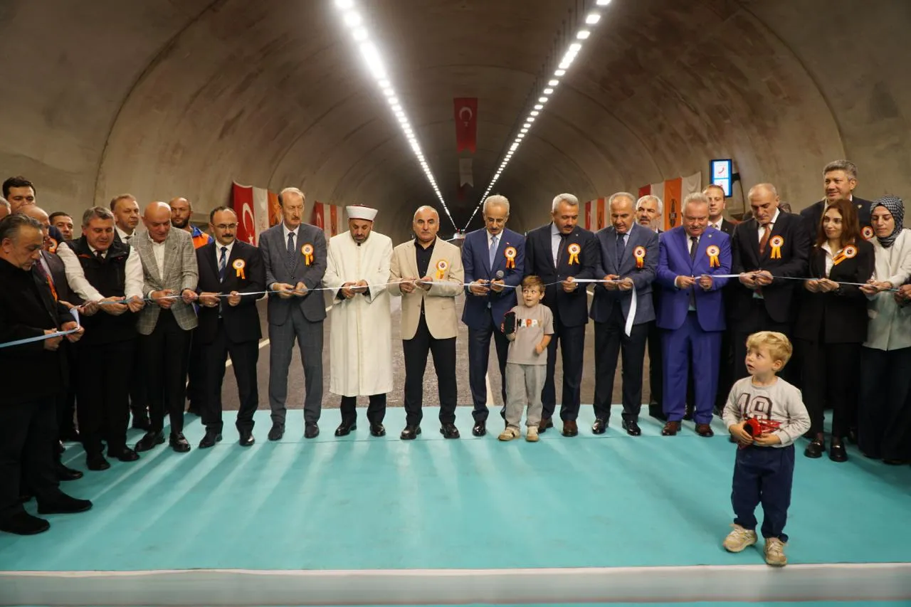 Rize’de Ayder yolunu kısaltan yeni tünel hizmete girdi