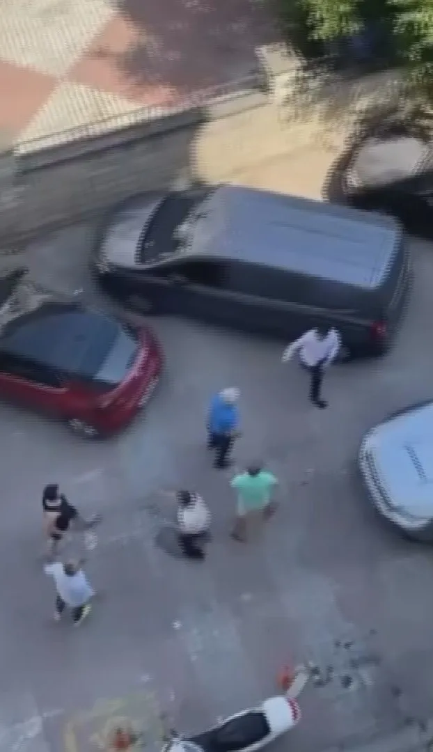 Bakırköy'de sokak ortasında yumruk yumruğa kavga